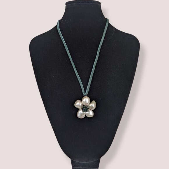 (2/$20) V. Faux Pearl Floral Pendant Necklace - Picture 1 of 6